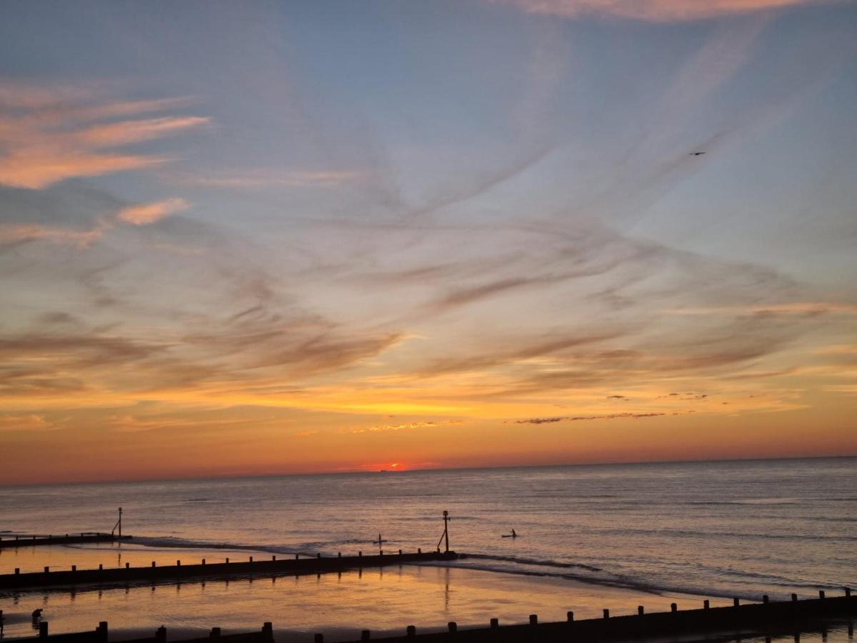 Burlington Berties Hotel Sheringham Bagian luar foto